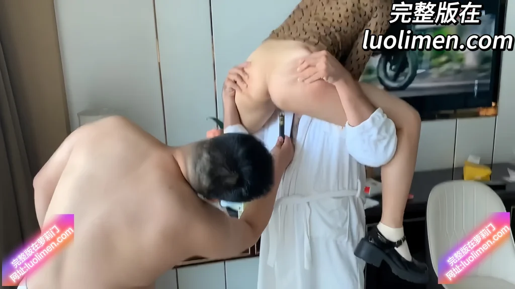 图片[4]-推特黑白dom老Zz 最新私拍合集 极限SM调教萝莉御姐人妻教师母狗 捆绑鞭打灌肠舔脚多场景-萝莉门 LUOLIMEN