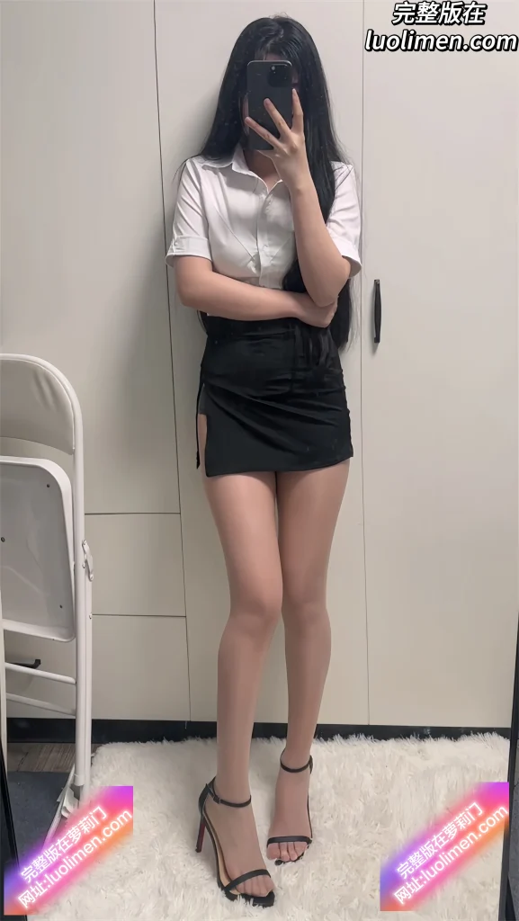 图片[3]-抖音擦边网红 爱吃猪脚饭 最新定制私拍 开档情趣装淫语自慰 浓密阴毛沾满白浆-萝莉门 LUOLIMEN